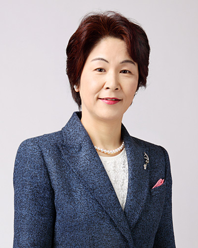 
                                                             Governor of Yamagata Prefecture Mieko Yoshimura
                            
